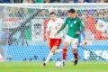 Jogadores da Polônia e México em campo