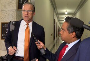 Senado GOP Whip John Thune conversa com Manu Raju da CNN na quarta-feira.