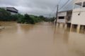 Imagem colorida mostra rua alagada após chuvas no Espírito Santo / Metrópoles