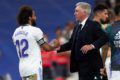 Marcelo e Carlo Ancelotti se cumprimentando em partida - Metrópole