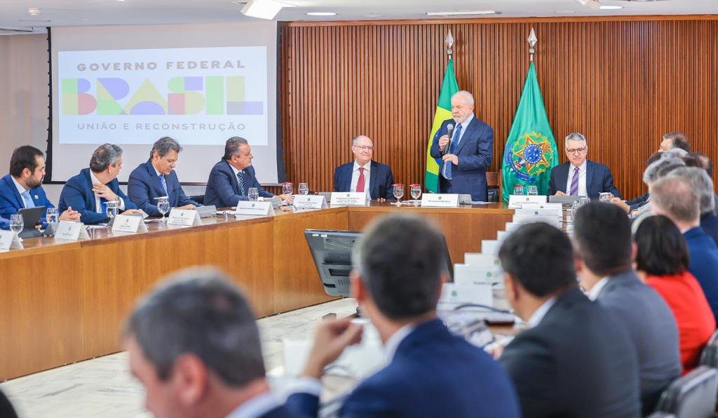 Reunião do presidente Lula com os 27 chefes do executivo nacional no Palácio do Planalto para tratar de demandas dos estados em mesa - Metrópoles