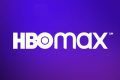 Logo da HBO Max, na cor branca, em cima de um fundo roxo- Metrópoles