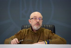 O ministro da Defesa ucraniano, Oleksii Reznikov, dá uma entrevista coletiva em Kyiv, na Ucrânia, em 5 de fevereiro.