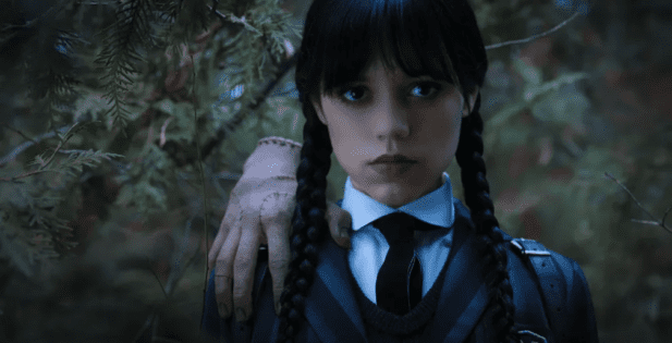 Jenna Ortega interpreta a icônica Wandinha na produção de sucesso da Netflix (Foto: Reprodução/Netflix)